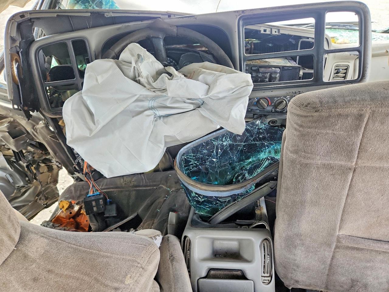 2000 Chevrolet Silverado C1500 Gray vin: 2GCEC19T8Y1114960