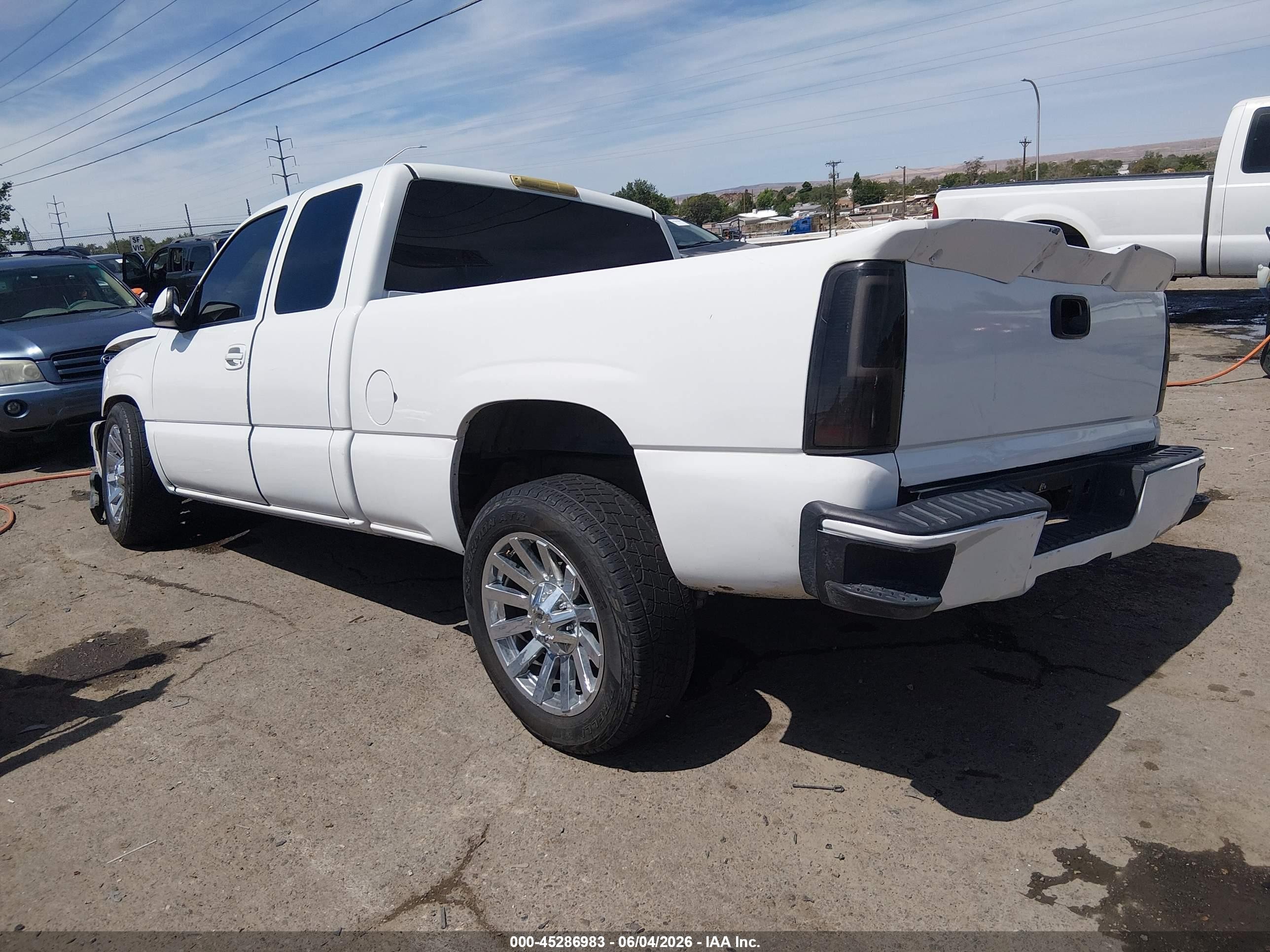 2000 Chevrolet Silverado 1500 Ls White vin: 2GCEC19T8Y1370872