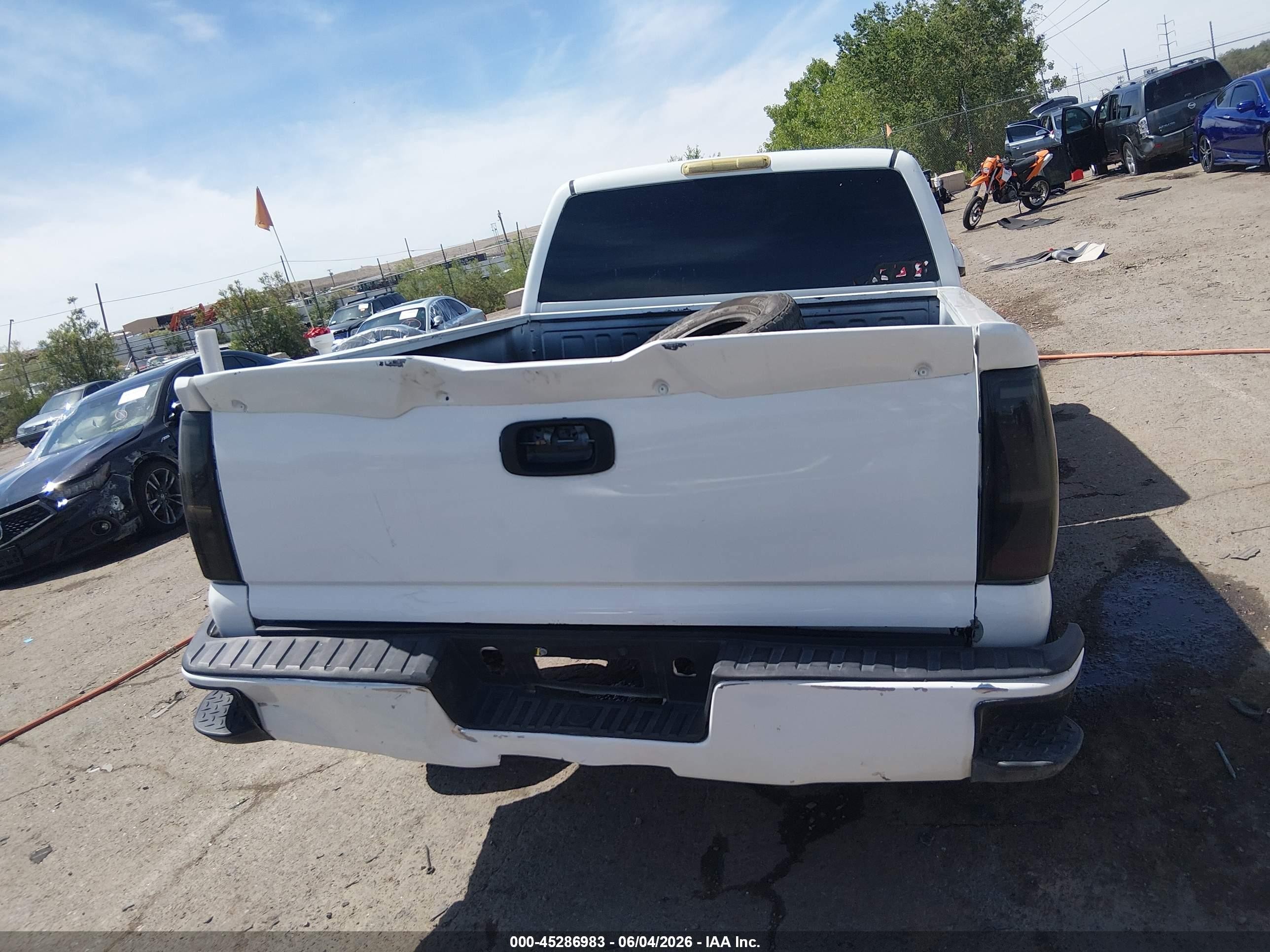2000 Chevrolet Silverado 1500 Ls White vin: 2GCEC19T8Y1370872