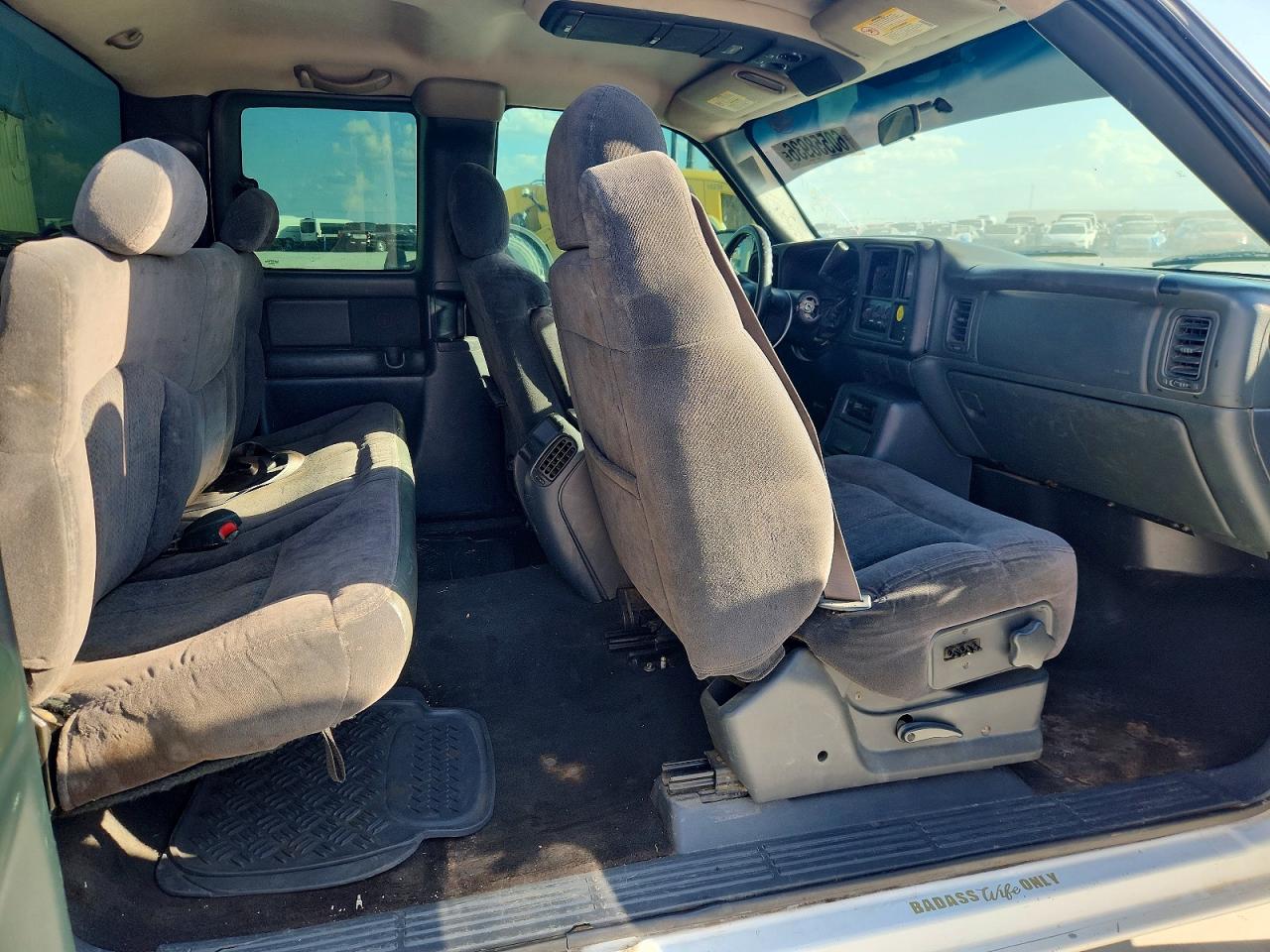 2002 Chevrolet Silverado C1500 White vin: 2GCEC19T921219496