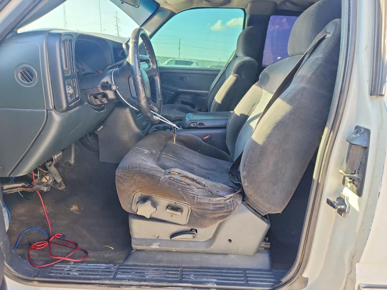 2002 Chevrolet Silverado C1500 White vin: 2GCEC19T921219496