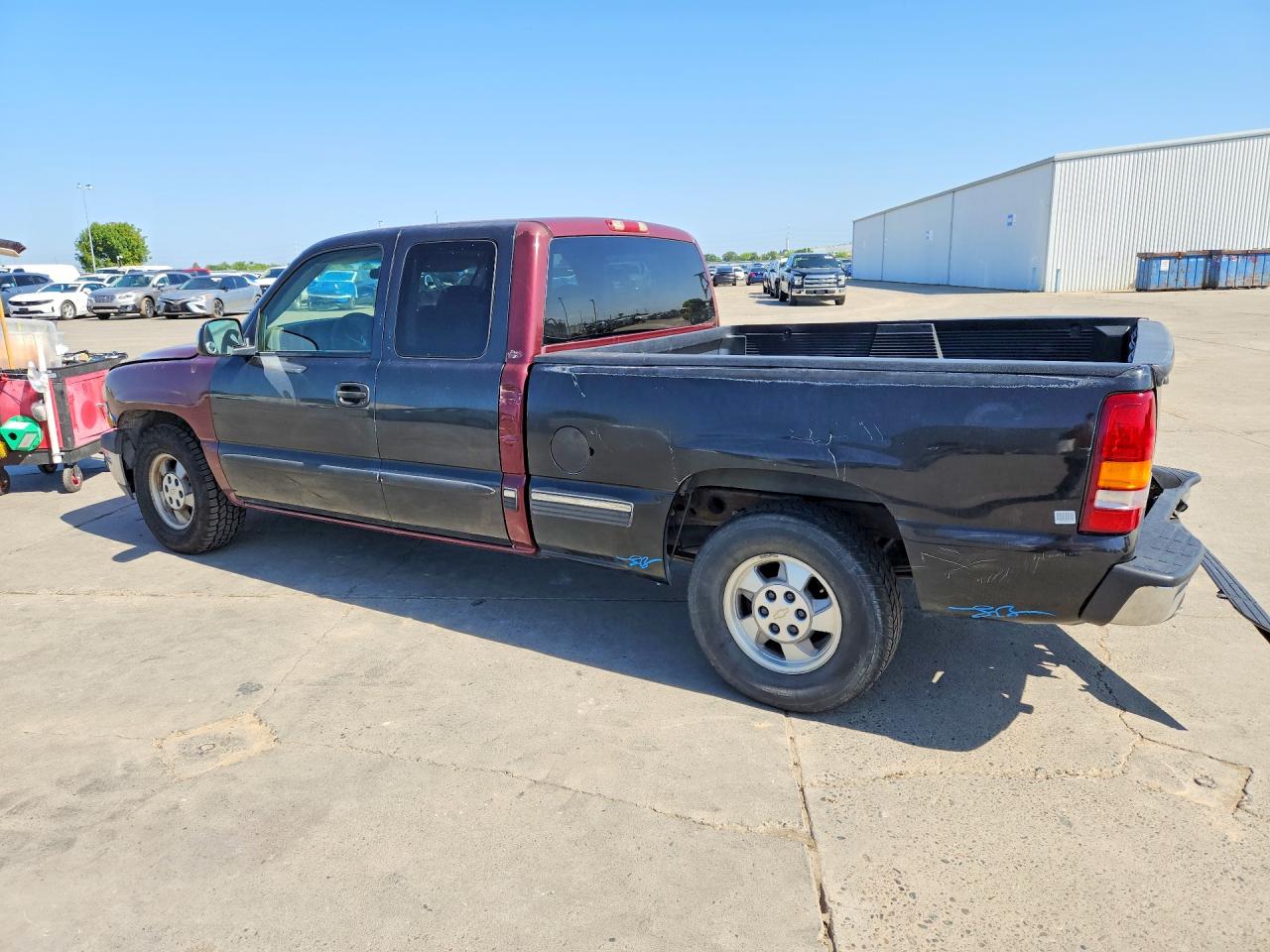 2002 Chevrolet Silverado C1500 Two Tone vin: 2GCEC19T921301535