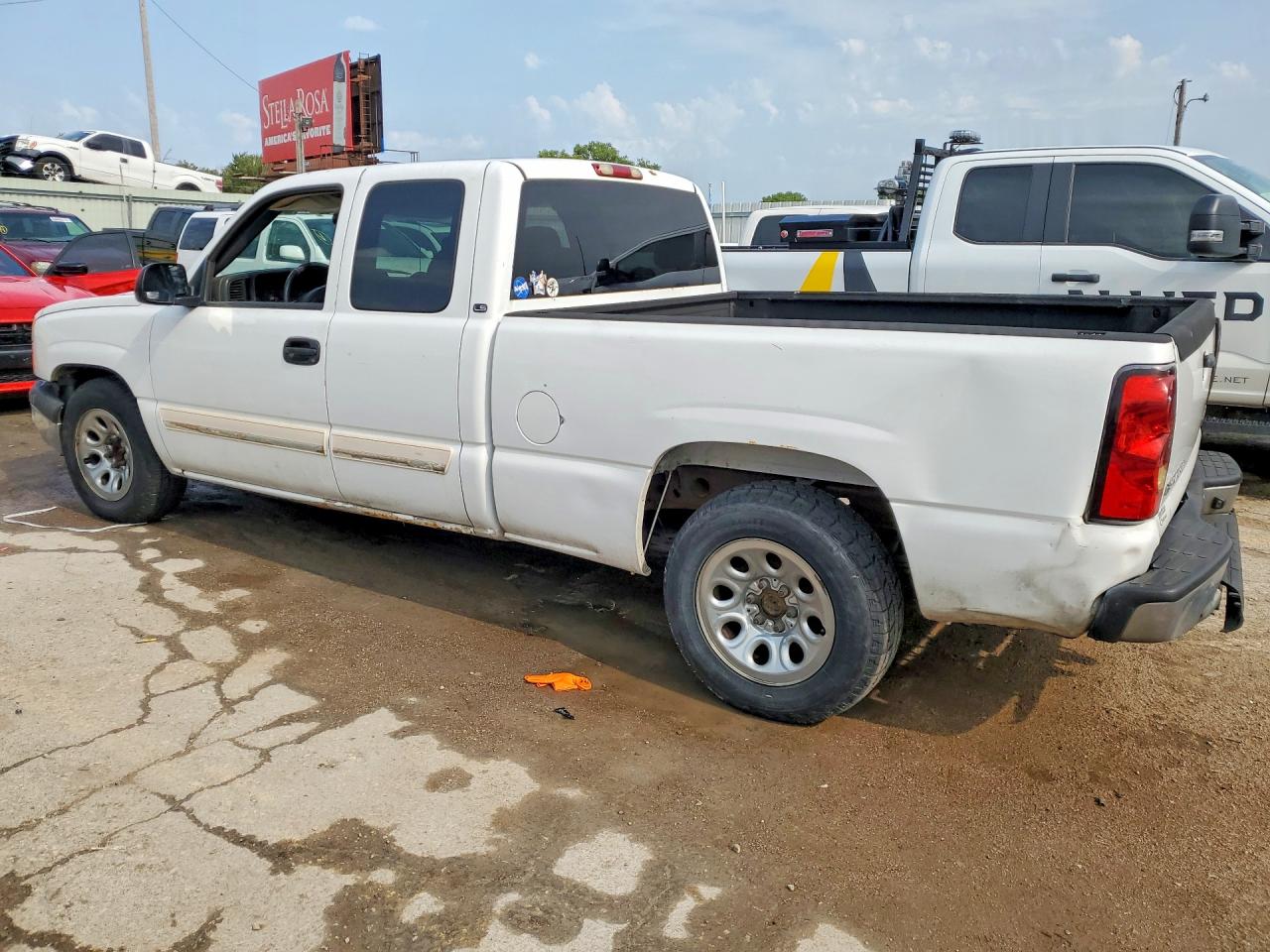 2005 Chevrolet Silverado C1500 Белый vin: 2GCEC19T951245276