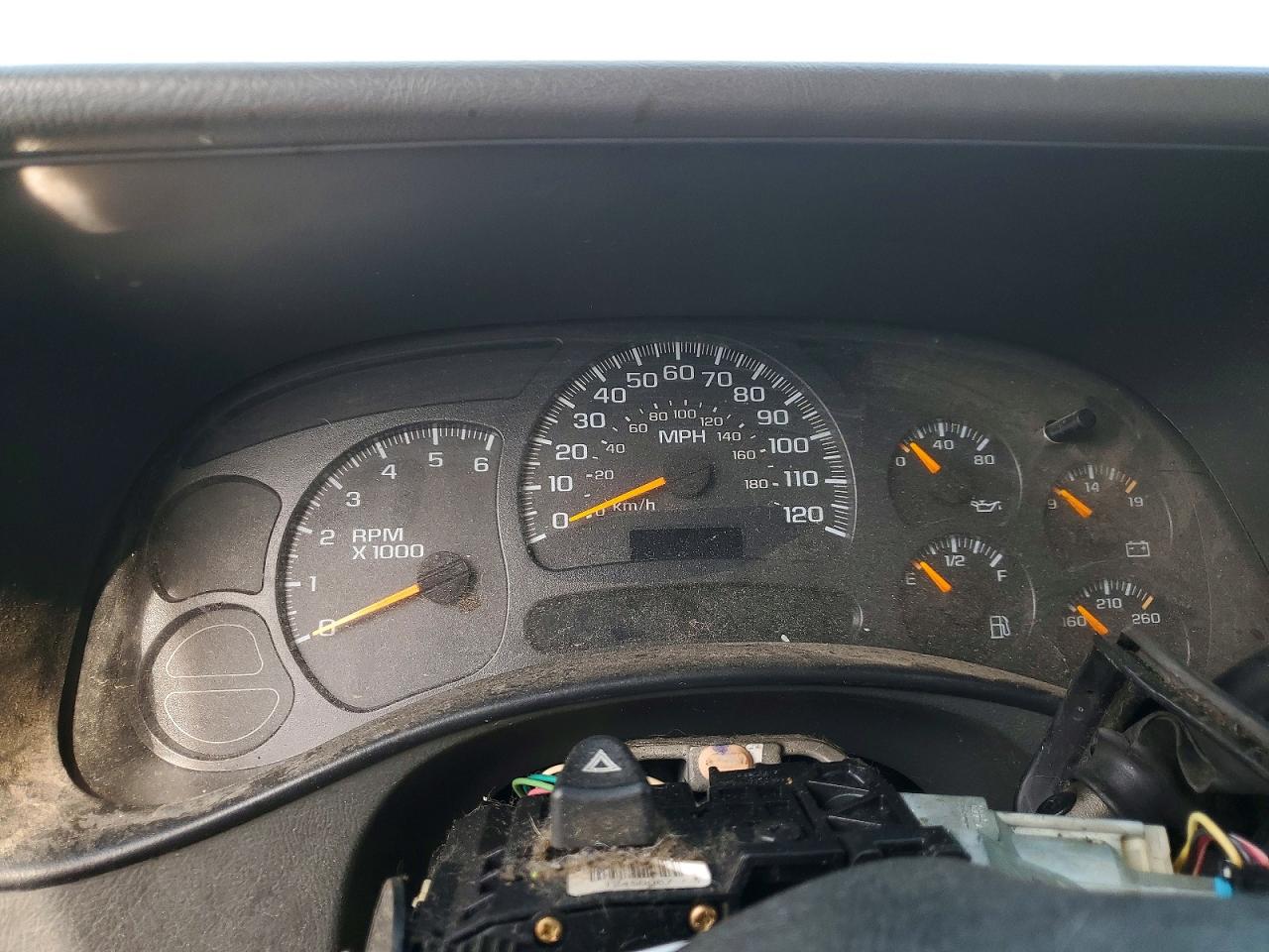 2005 Chevrolet Silverado C1500 Белый vin: 2GCEC19T951245276