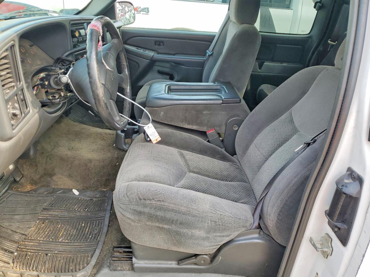 2005 Chevrolet Silverado C1500 Белый vin: 2GCEC19T951245276