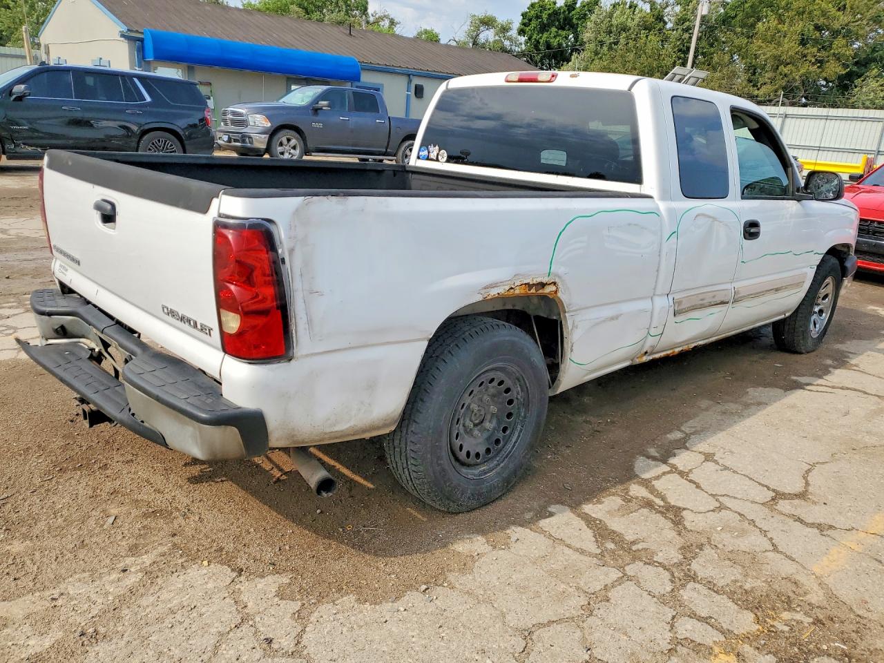 2005 Chevrolet Silverado C1500 Белый vin: 2GCEC19T951245276
