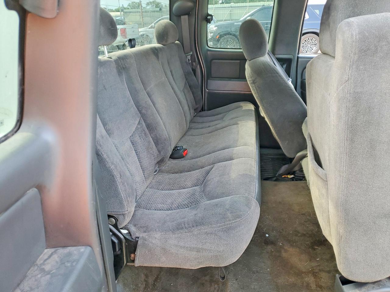 2005 Chevrolet Silverado C1500 Белый vin: 2GCEC19T951245276