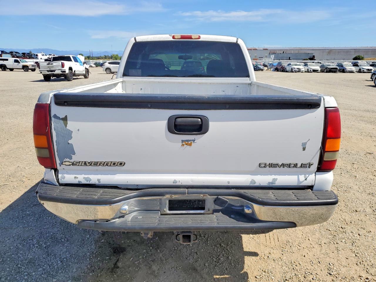 2001 Chevrolet Silverado C1500 White vin: 2GCEC19TX11114903