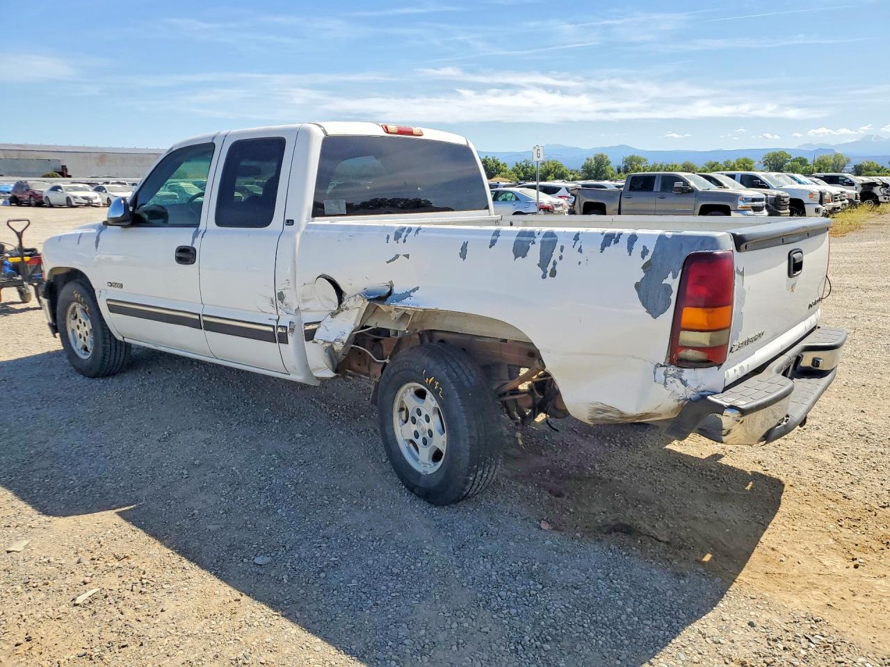 2001 Chevrolet Silverado C1500 White vin: 2GCEC19TX11114903