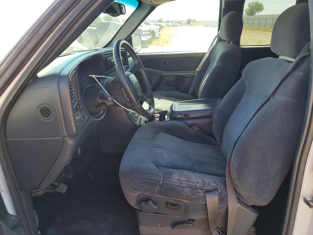 2001 Chevrolet Silverado C1500 White vin: 2GCEC19TX11114903