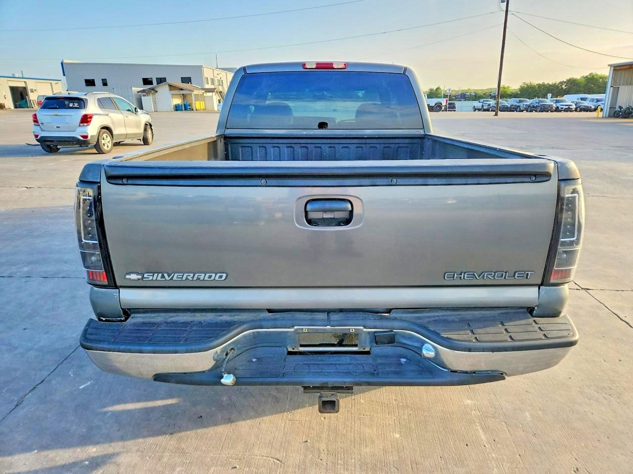 2001 Chevrolet Silverado Silver vin: 2GCEC19TX11324000