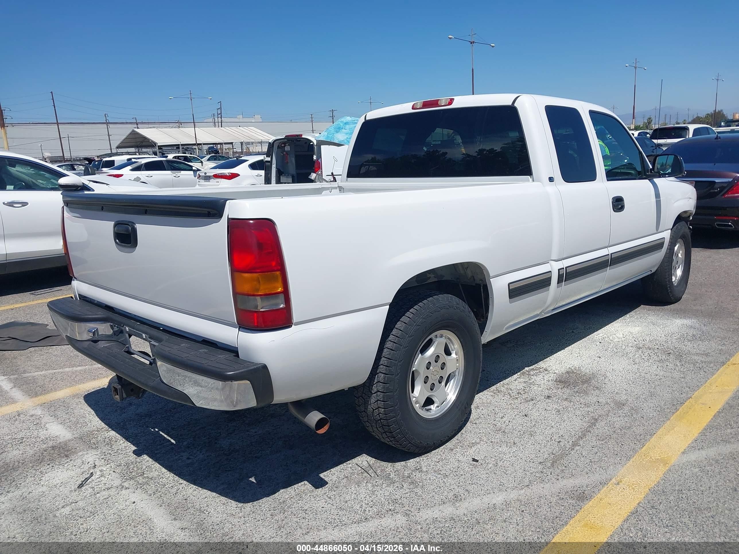 2001 Chevrolet Silverado 1500 Ls White vin: 2GCEC19TX11397724