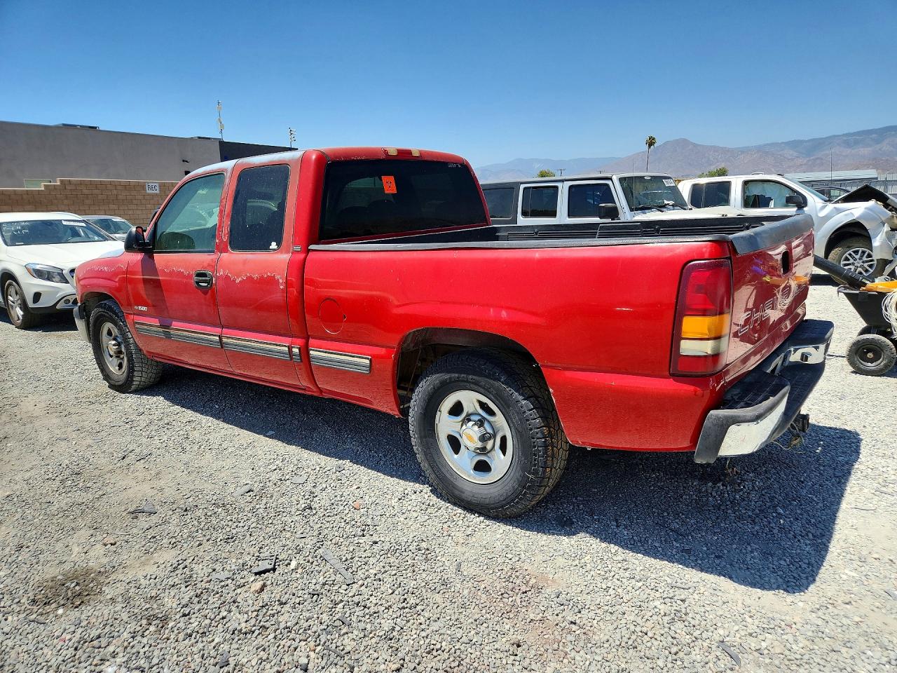 2002 Chevrolet Silverado C1500 Red vin: 2GCEC19TX21142945