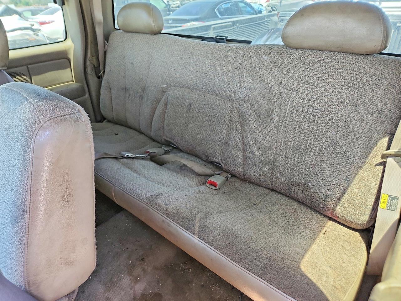 2002 Chevrolet Silverado C1500 Red vin: 2GCEC19TX21142945