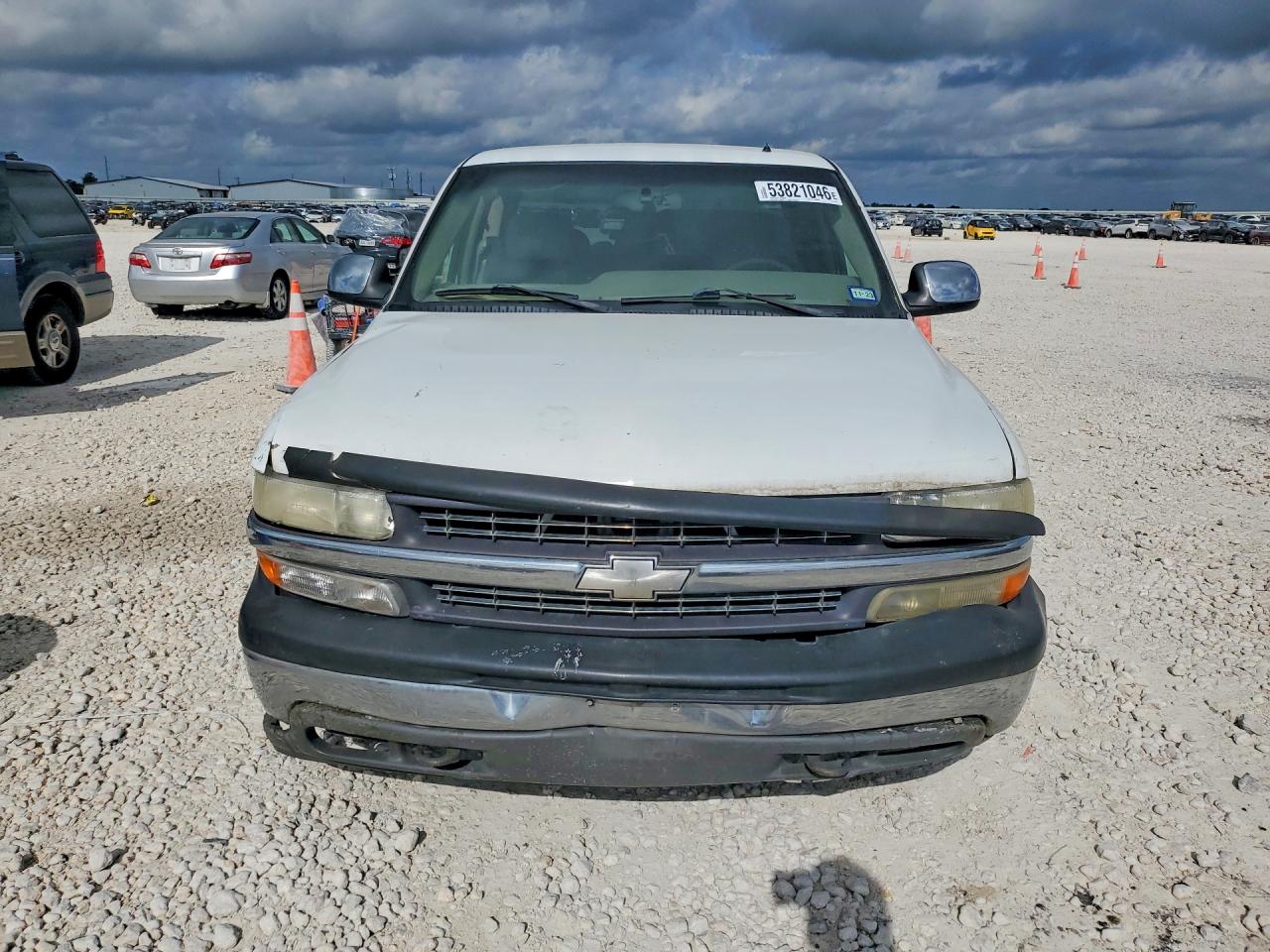 2002 Chevrolet Silverado C1500 White vin: 2GCEC19TX21187951