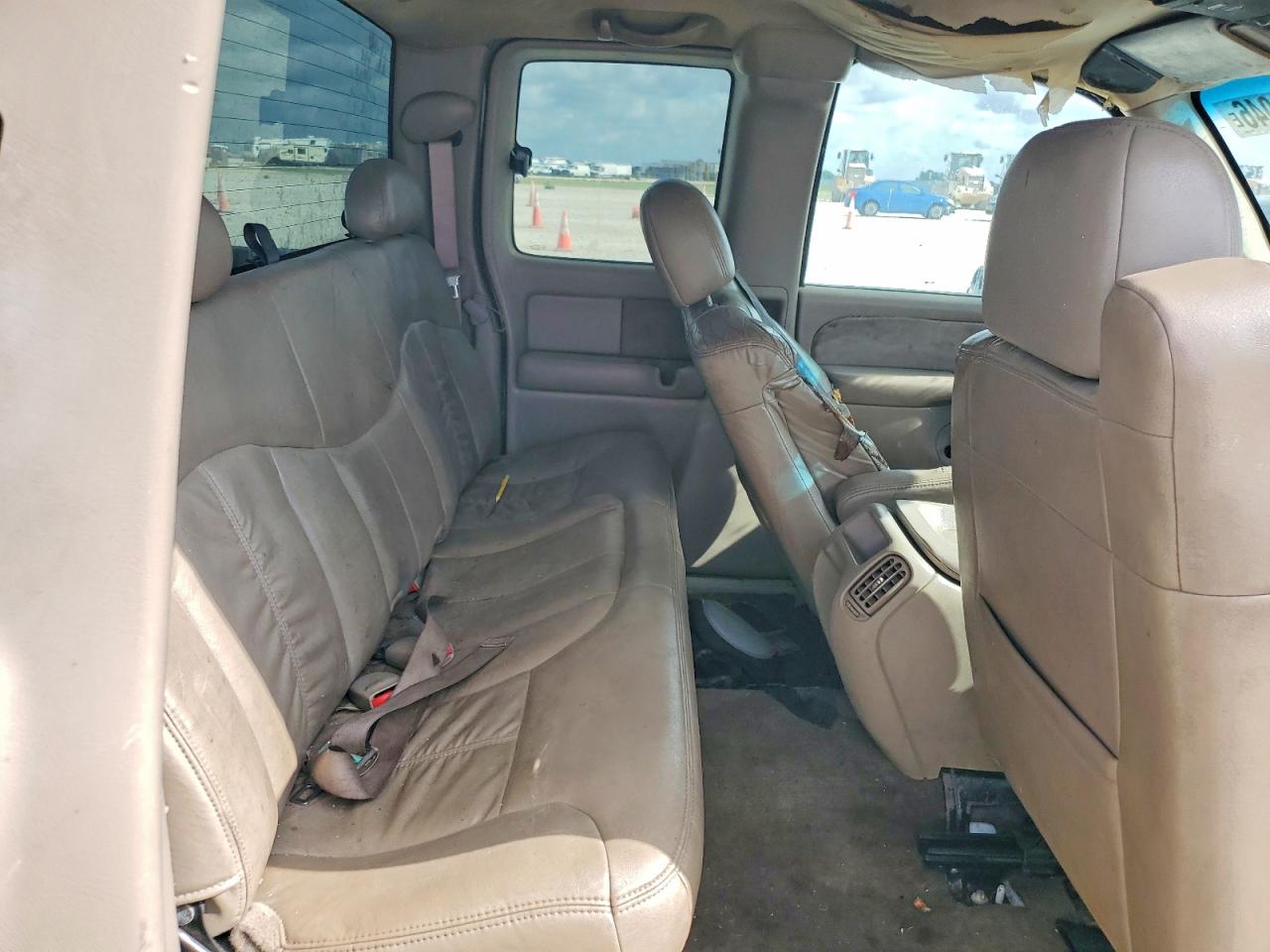 2002 Chevrolet Silverado C1500 White vin: 2GCEC19TX21187951