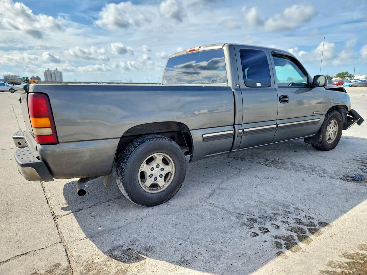 2002 Chevrolet Silverado C1500 Gray vin: 2GCEC19TX21371934