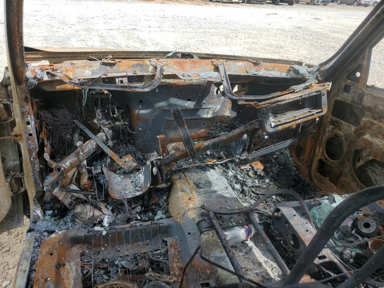 2001 Chevrolet Silverado C1500 Burn vin: 2GCEC19V011348842