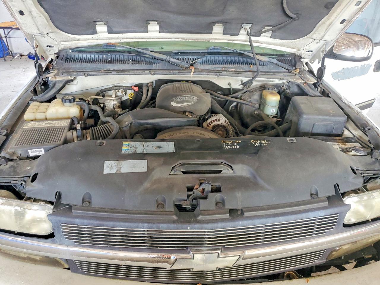 2002 Chevrolet Silverado C1500 White vin: 2GCEC19V021184994