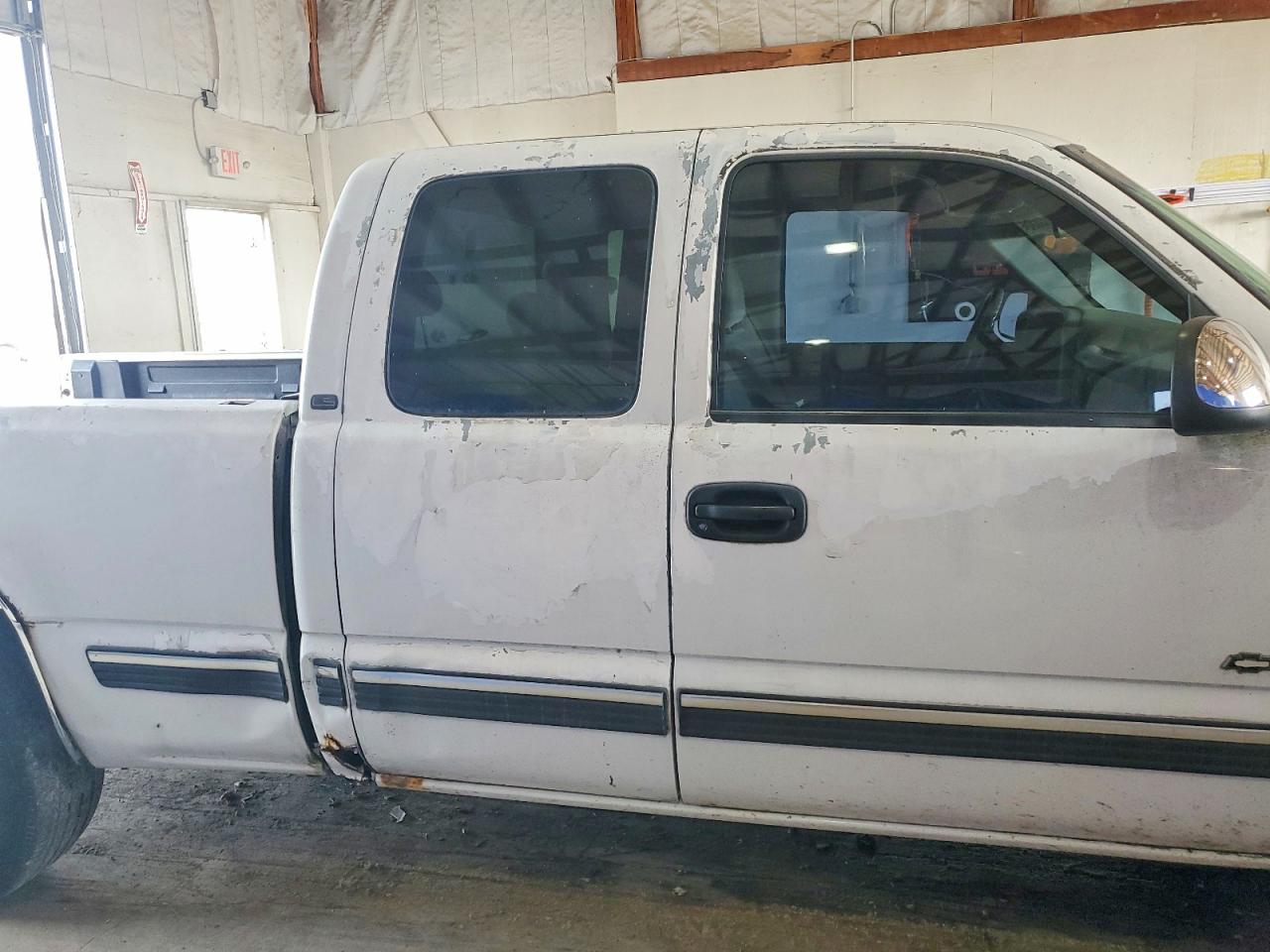 2002 Chevrolet Silverado C1500 White vin: 2GCEC19V021184994