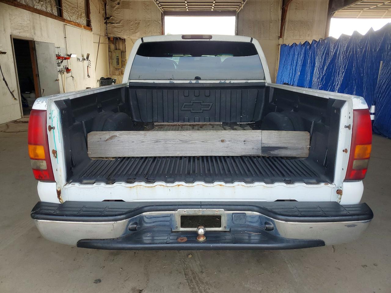 2002 Chevrolet Silverado C1500 White vin: 2GCEC19V021184994