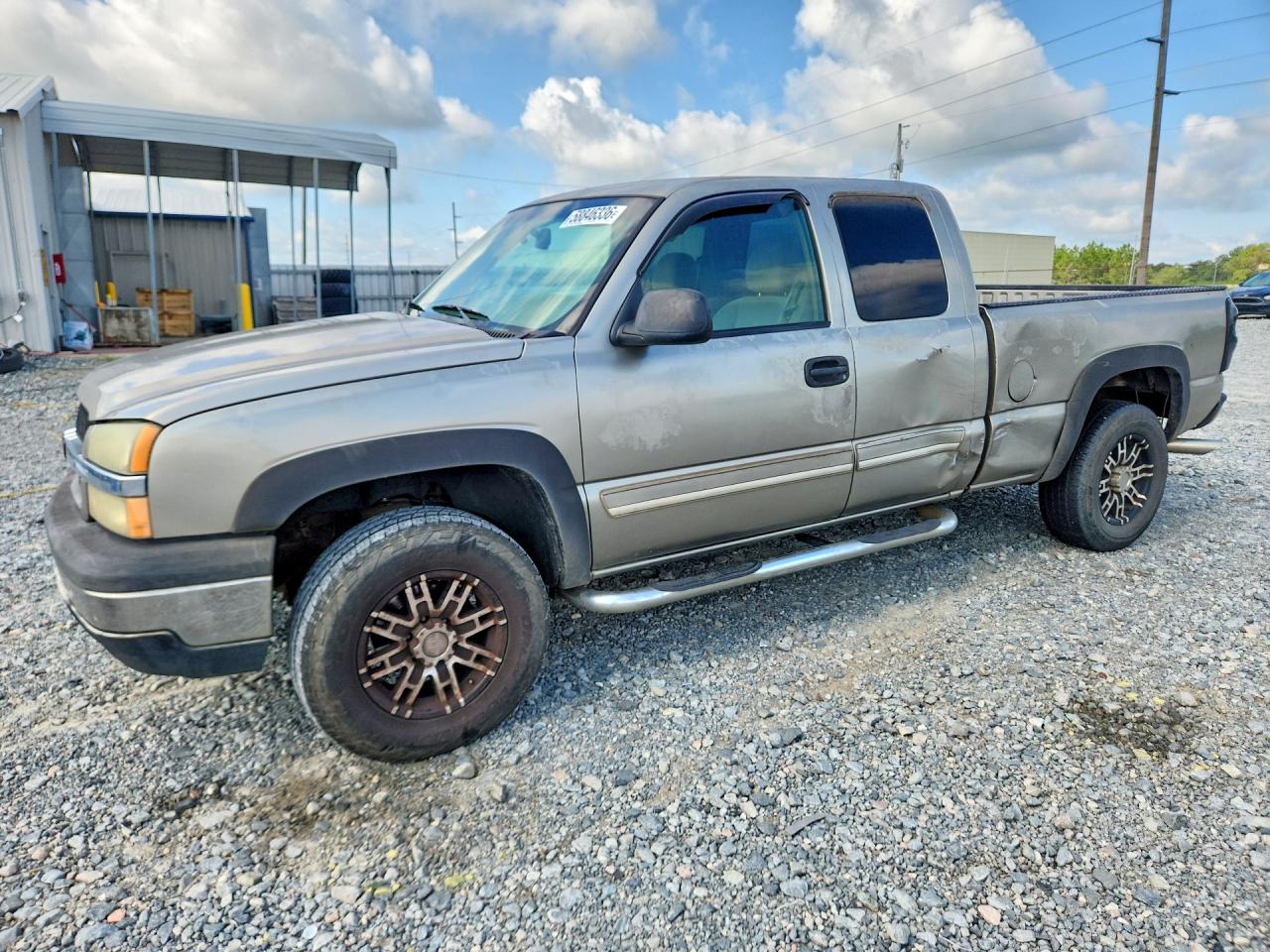 2003 Chevrolet Silverado C1500 Золотой vin: 2GCEC19V031212617