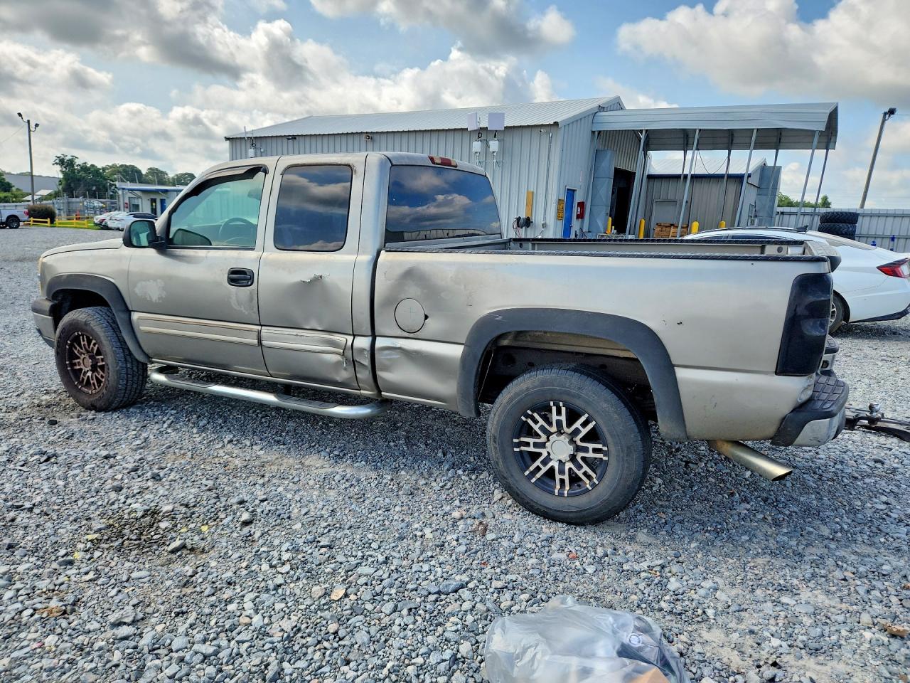2003 Chevrolet Silverado C1500 Золотой vin: 2GCEC19V031212617