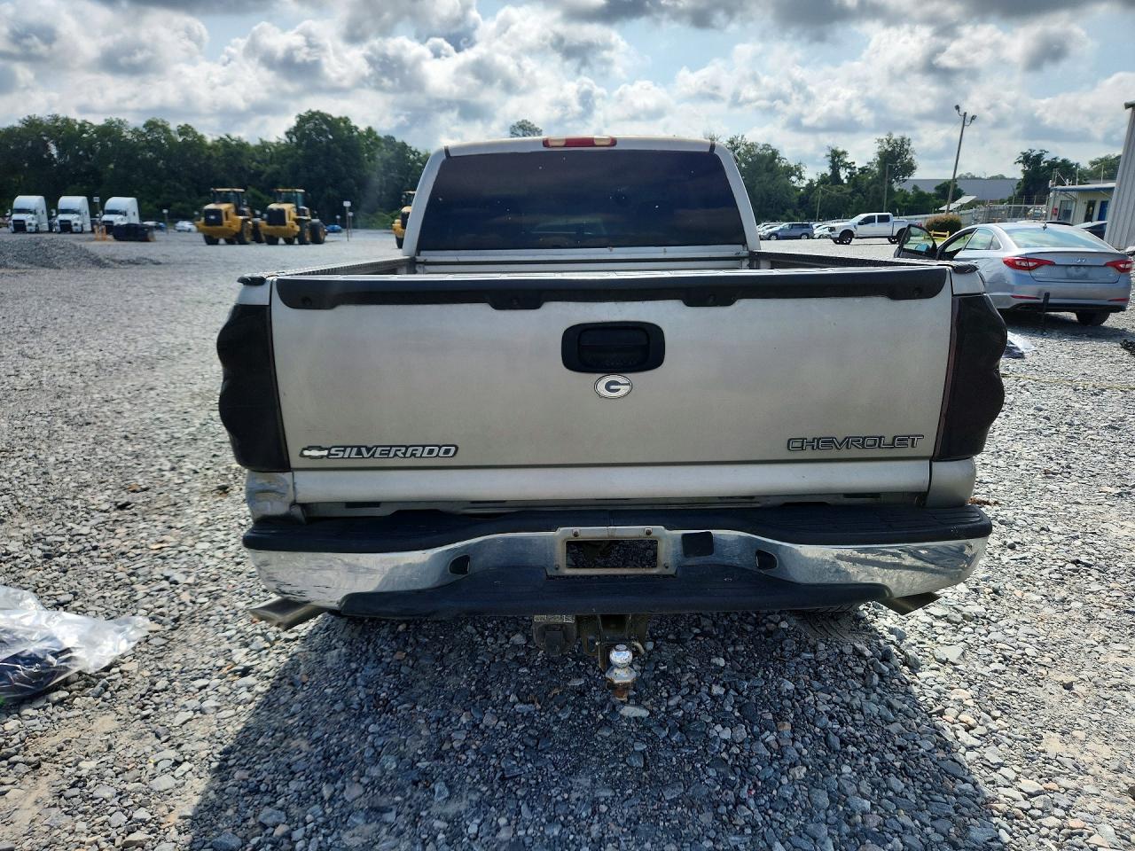 2003 Chevrolet Silverado C1500 Золотой vin: 2GCEC19V031212617