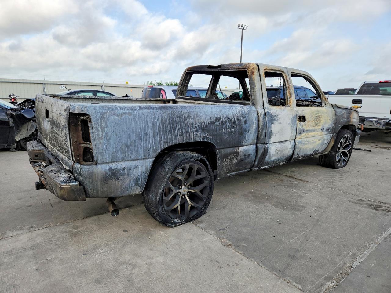 2004 Chevrolet Silverado C1500 Burn vin: 2GCEC19V041163033