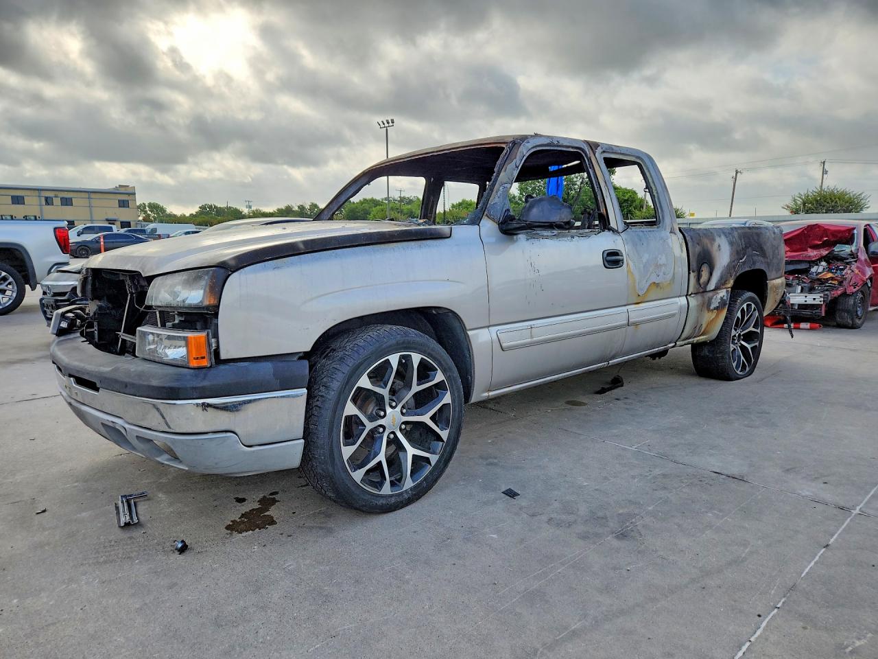 2004 Chevrolet Silverado C1500 Burn vin: 2GCEC19V041163033