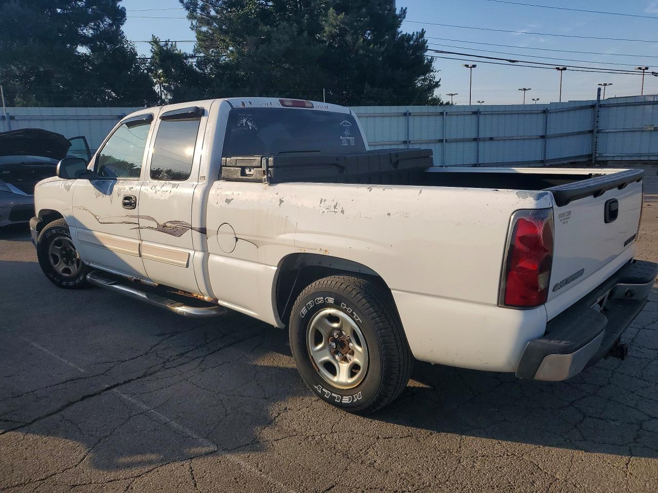 2004 Chevrolet Silverado C1500 White vin: 2GCEC19V041189700
