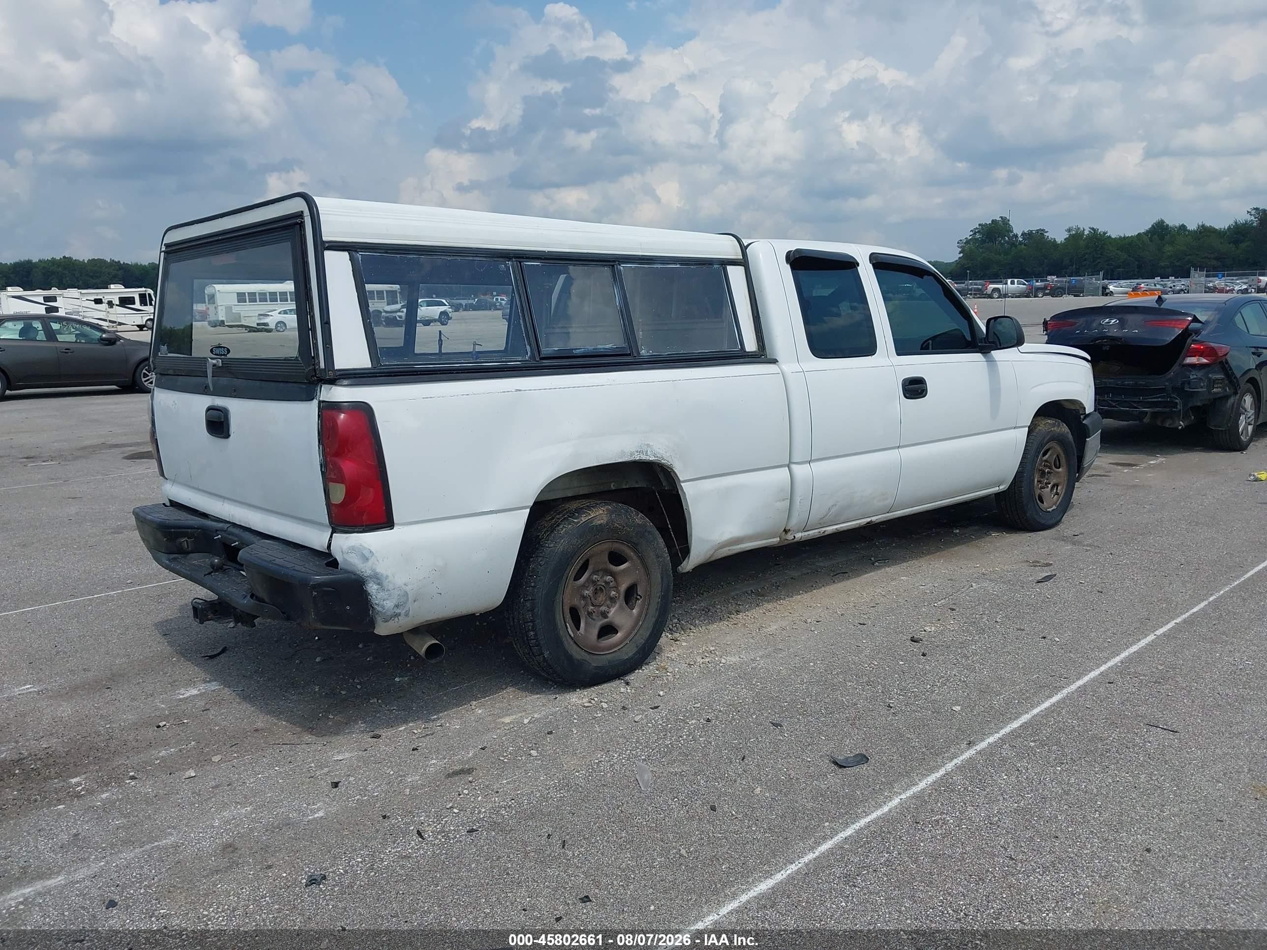 2004 Chevrolet Silverado 1500 Work Truck White vin: 2GCEC19V041379268