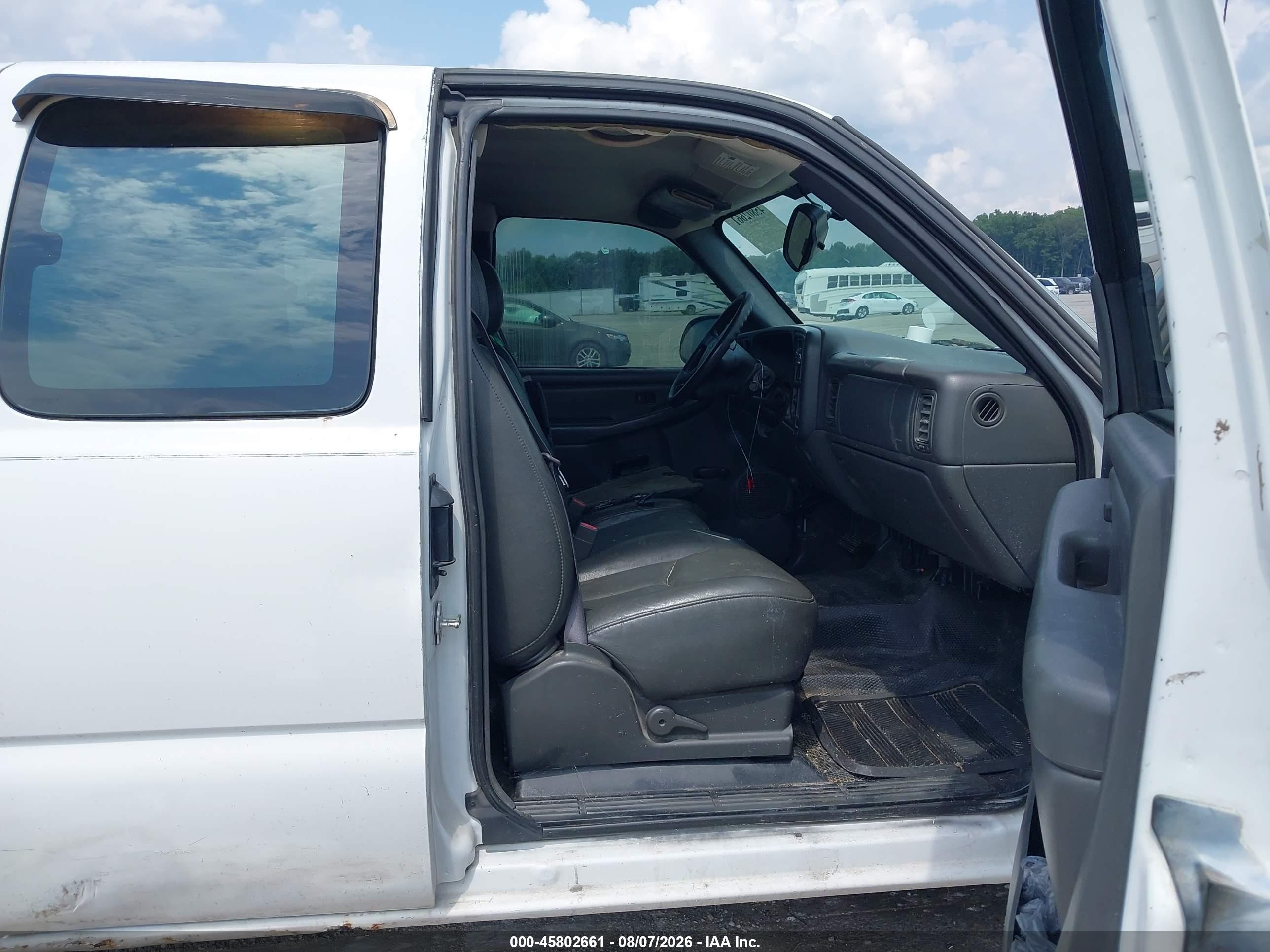 2004 Chevrolet Silverado 1500 Work Truck White vin: 2GCEC19V041379268
