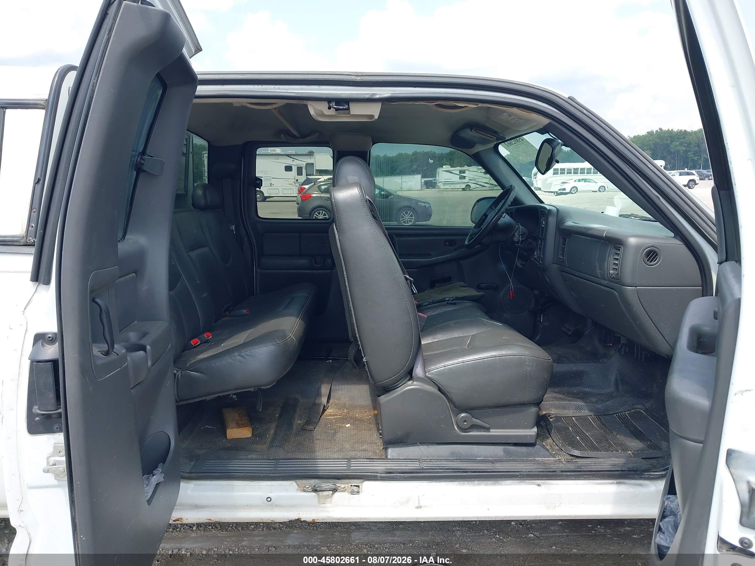 2004 Chevrolet Silverado 1500 Work Truck White vin: 2GCEC19V041379268