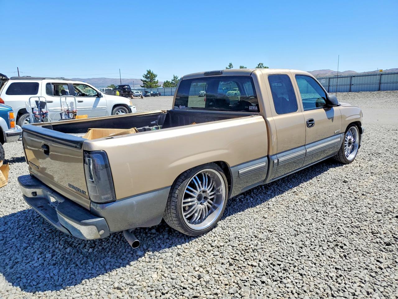 2000 Chevrolet Silverado C1500 Gold vin: 2GCEC19V0Y1189749