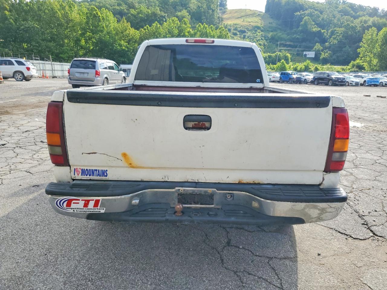 2001 Chevrolet Silverado C1500 White vin: 2GCEC19V111368016