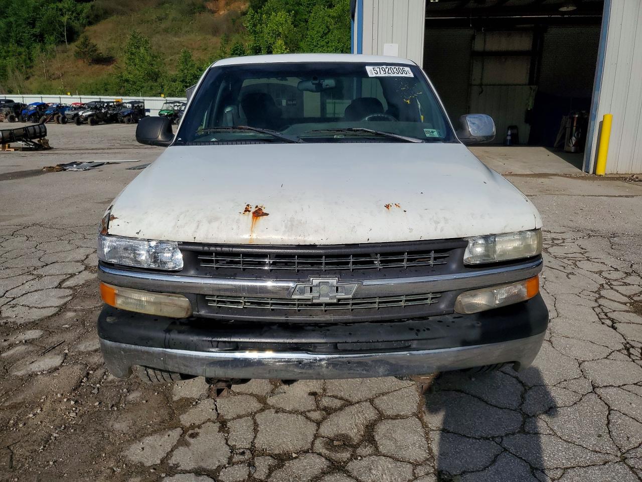 2001 Chevrolet Silverado C1500 White vin: 2GCEC19V111368016