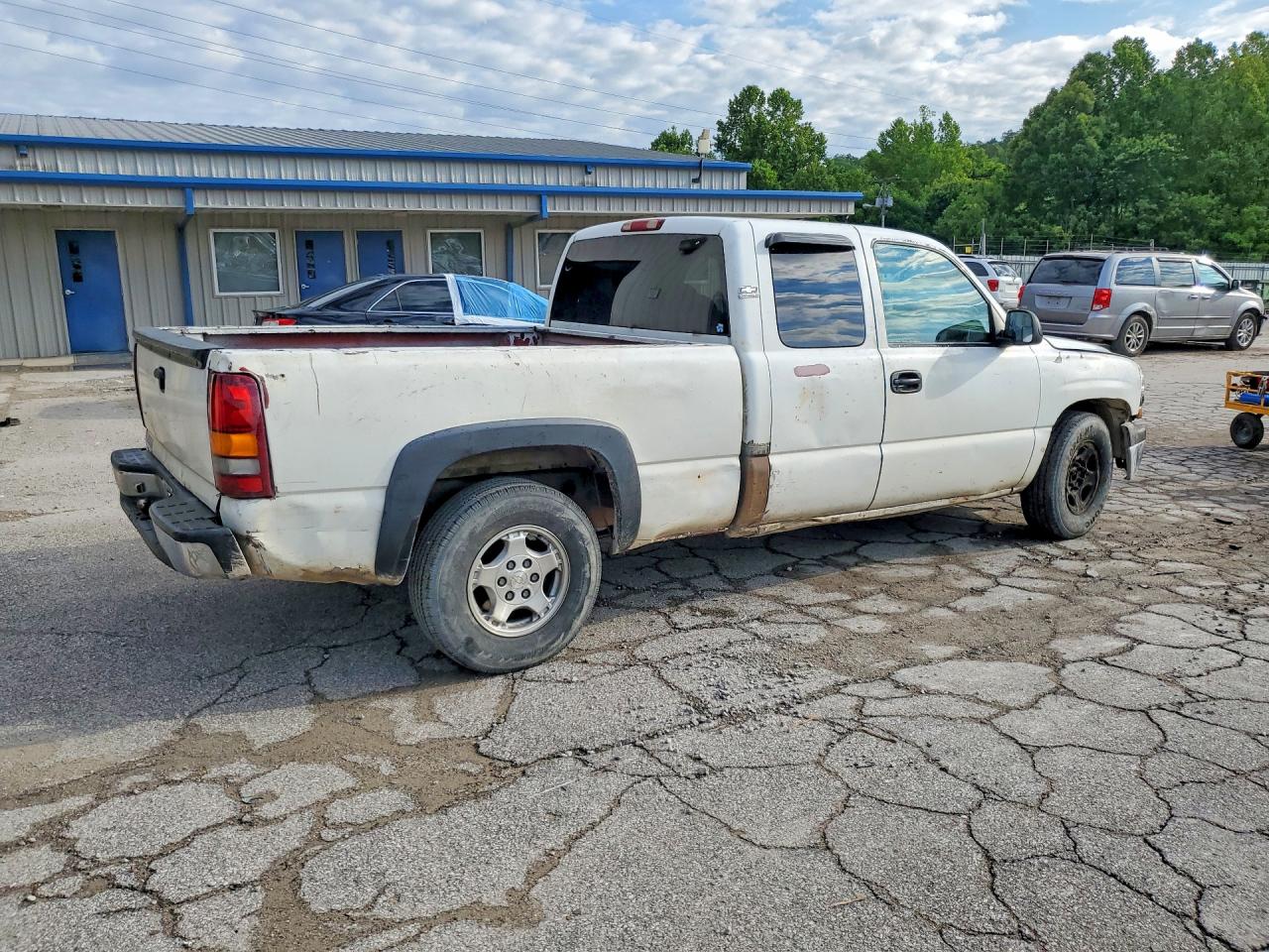2001 Chevrolet Silverado C1500 White vin: 2GCEC19V111368016