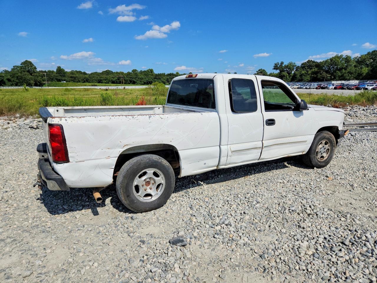 2003 Chevrolet Silverado C1500 White vin: 2GCEC19V131108914