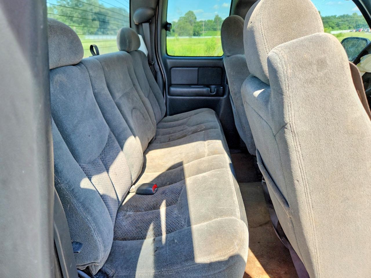 2003 Chevrolet Silverado C1500 White vin: 2GCEC19V131108914