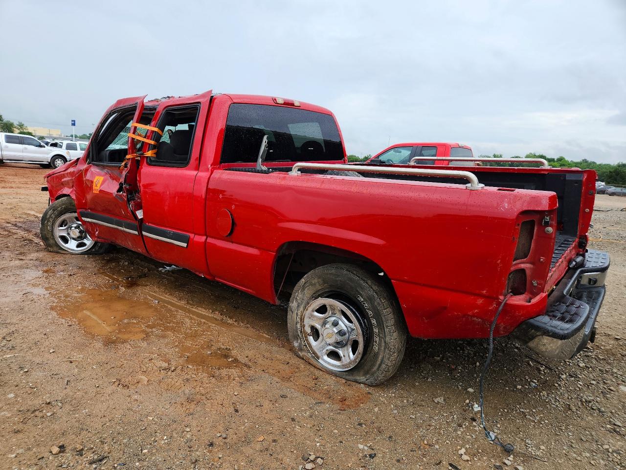 2003 Chevrolet Silverado C1500 Red vin: 2GCEC19V131263799