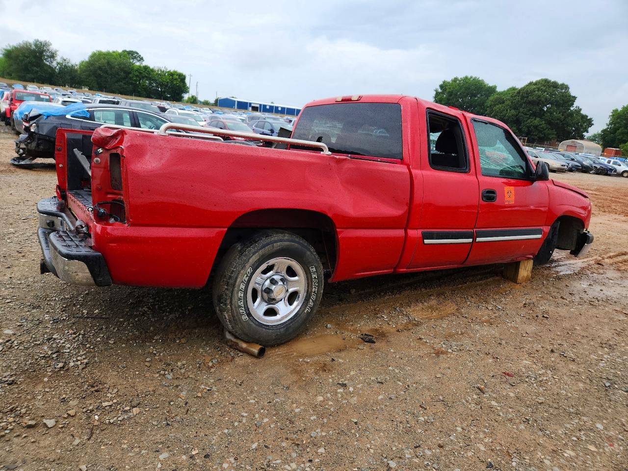2003 Chevrolet Silverado C1500 Red vin: 2GCEC19V131263799