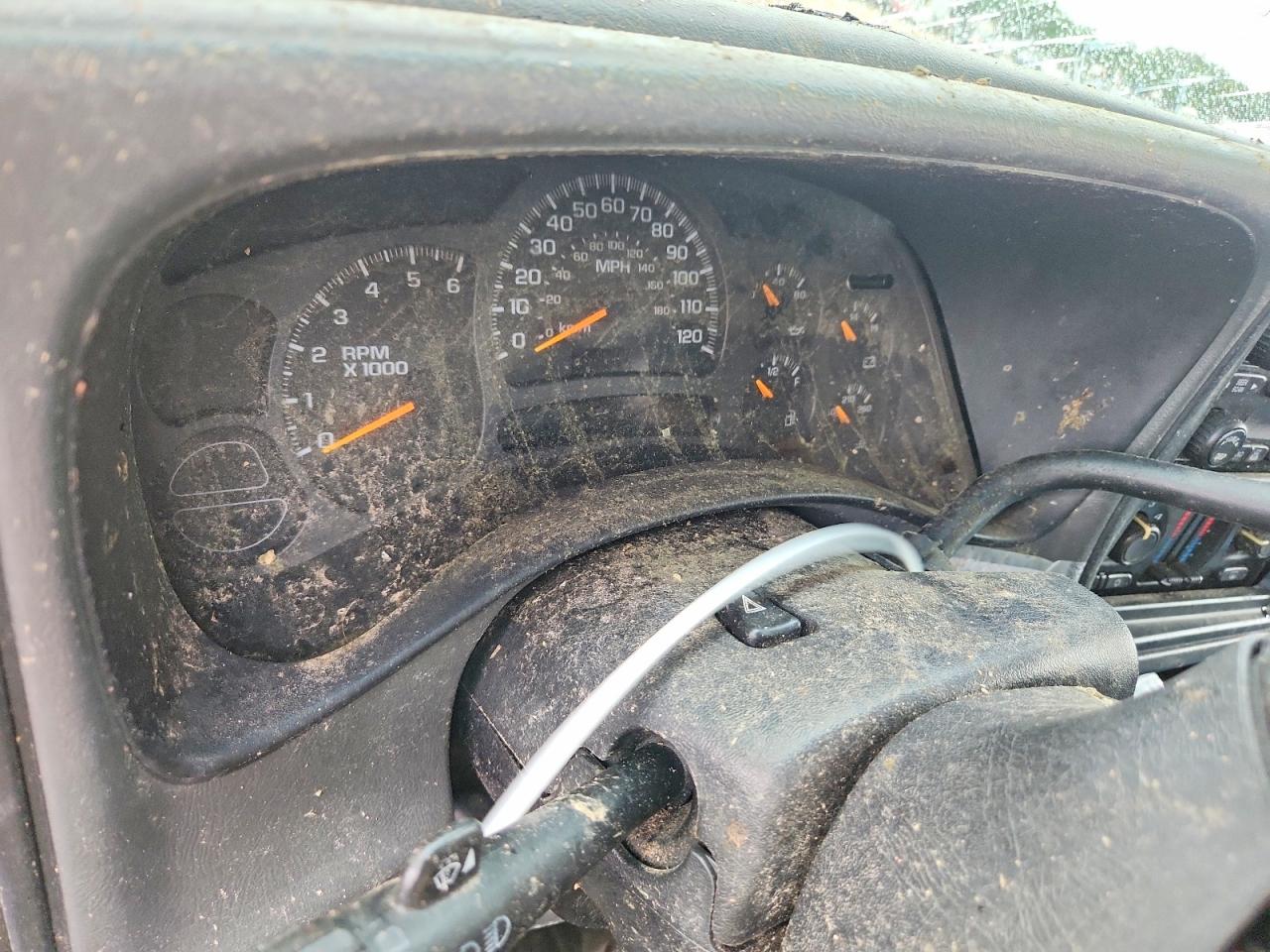2003 Chevrolet Silverado C1500 Red vin: 2GCEC19V131263799