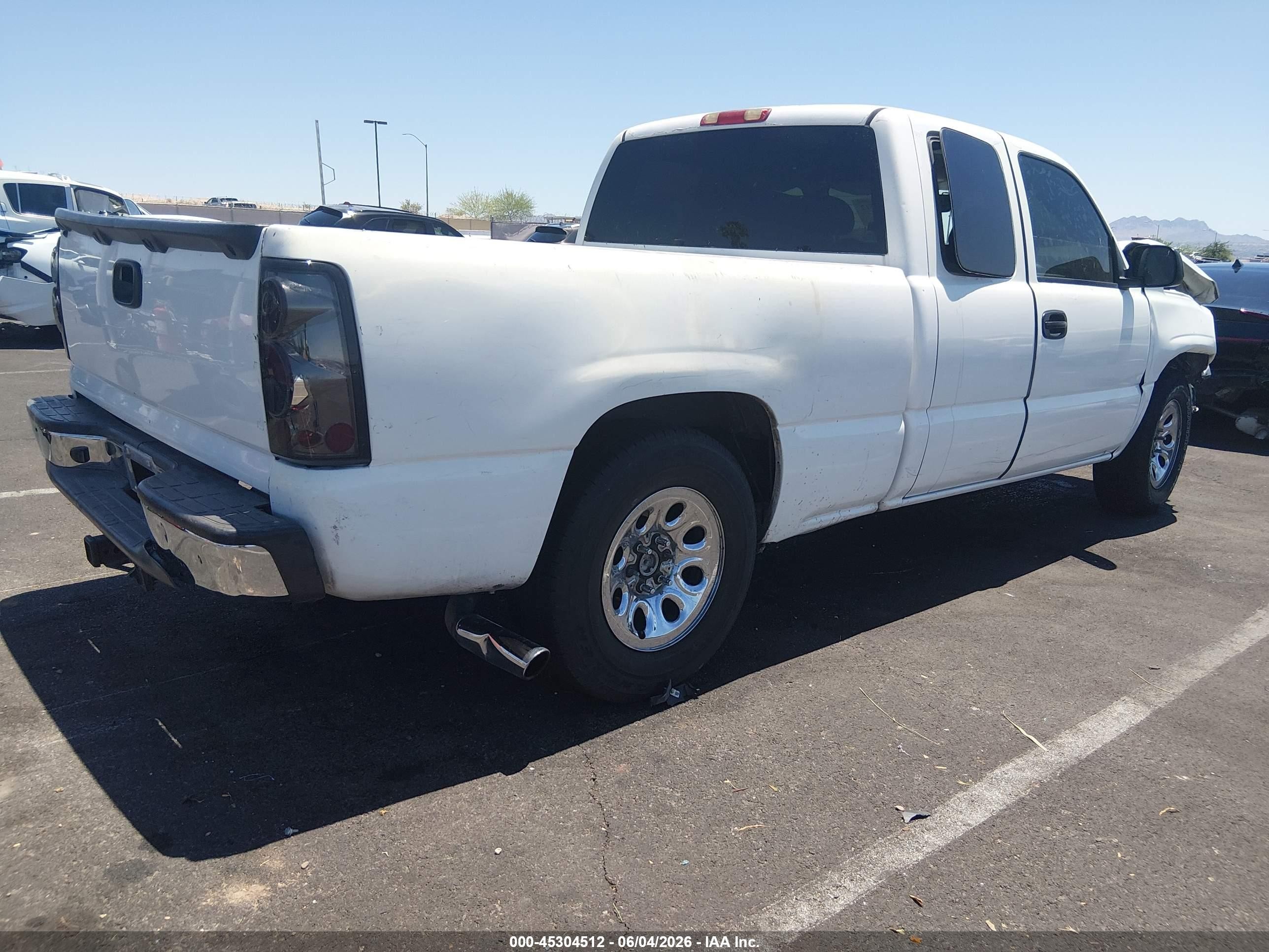 2004 Chevrolet Silverado 1500 Ls White vin: 2GCEC19V141216015