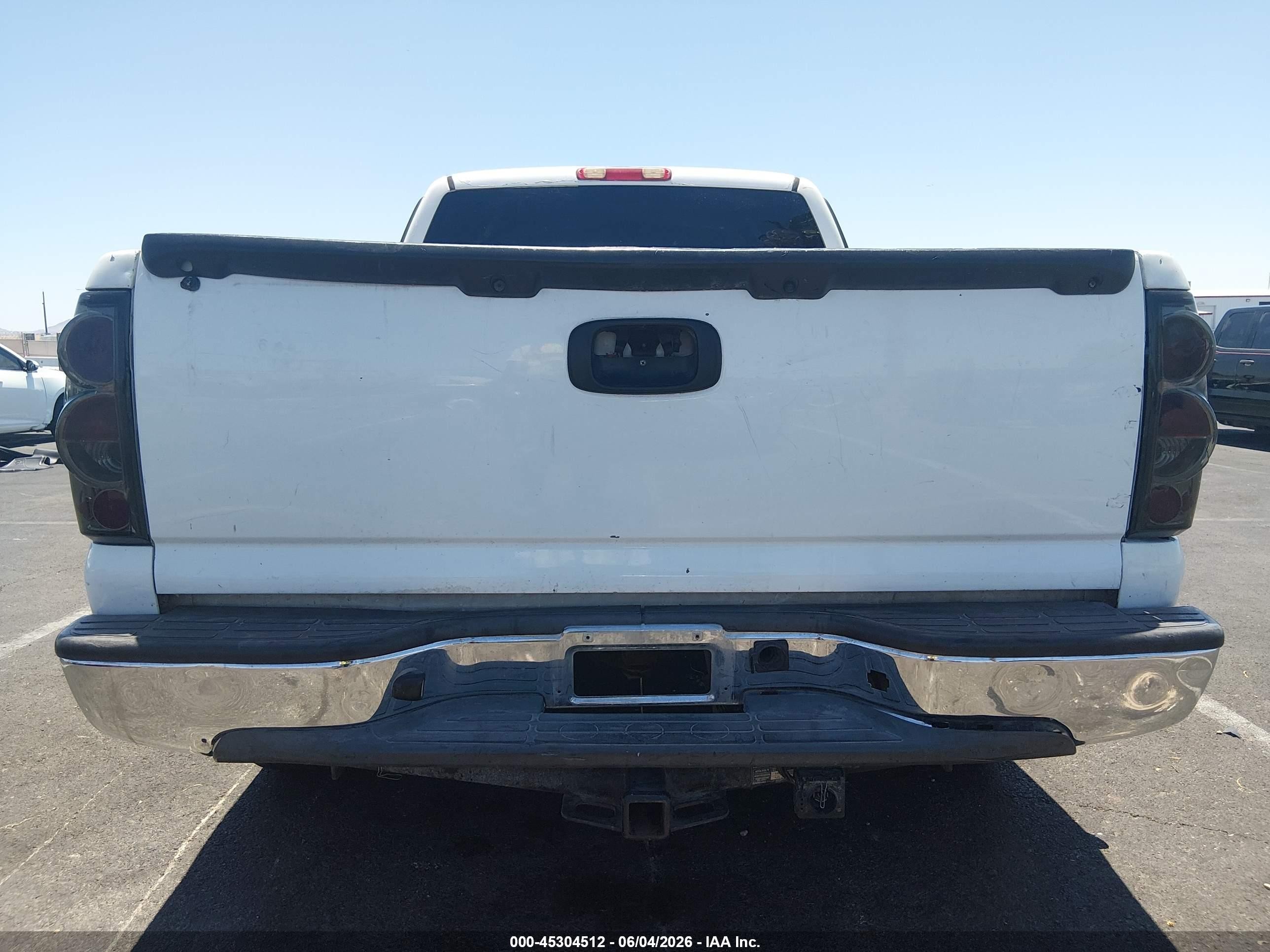 2004 Chevrolet Silverado 1500 Ls White vin: 2GCEC19V141216015