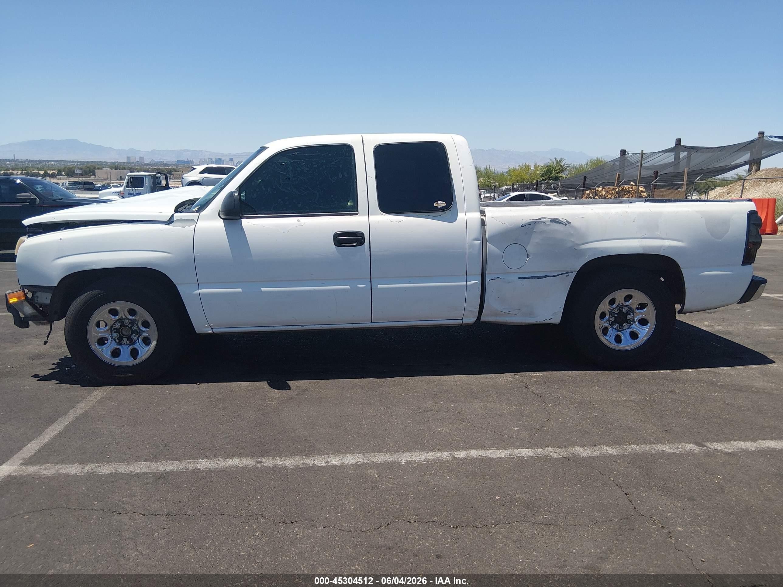 2004 Chevrolet Silverado 1500 Ls White vin: 2GCEC19V141216015
