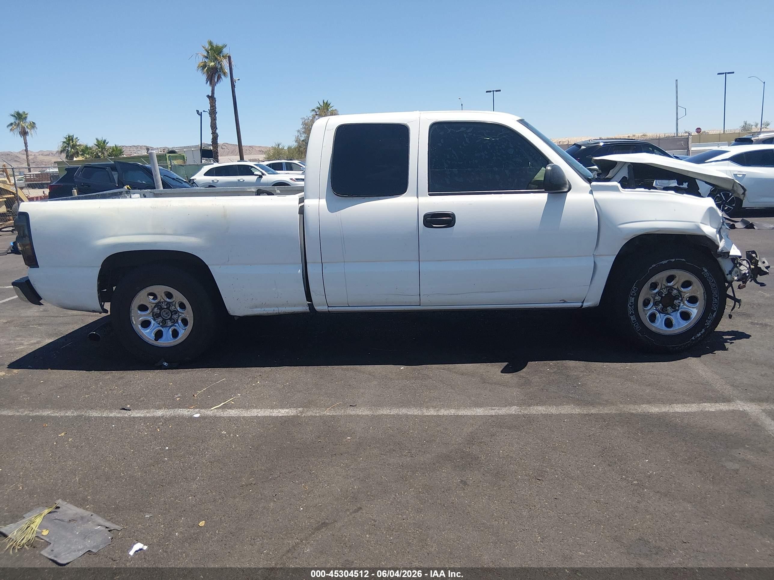 2004 Chevrolet Silverado 1500 Ls White vin: 2GCEC19V141216015