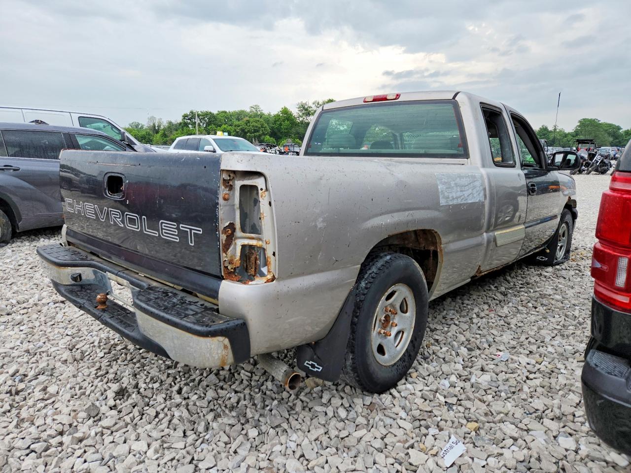2004 Chevrolet Silverado C1500 Silver vin: 2GCEC19V141373981