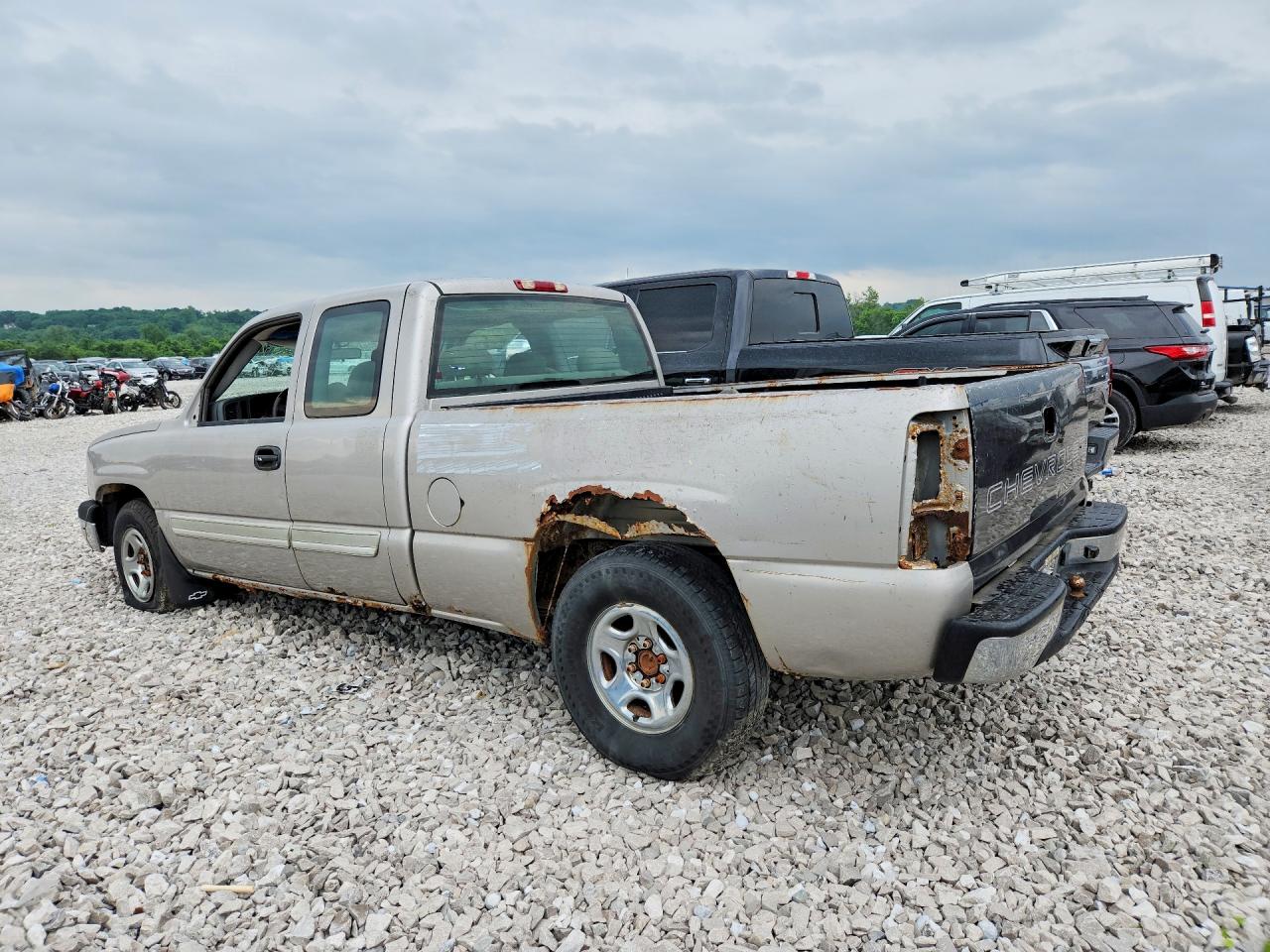 2004 Chevrolet Silverado C1500 Silver vin: 2GCEC19V141373981