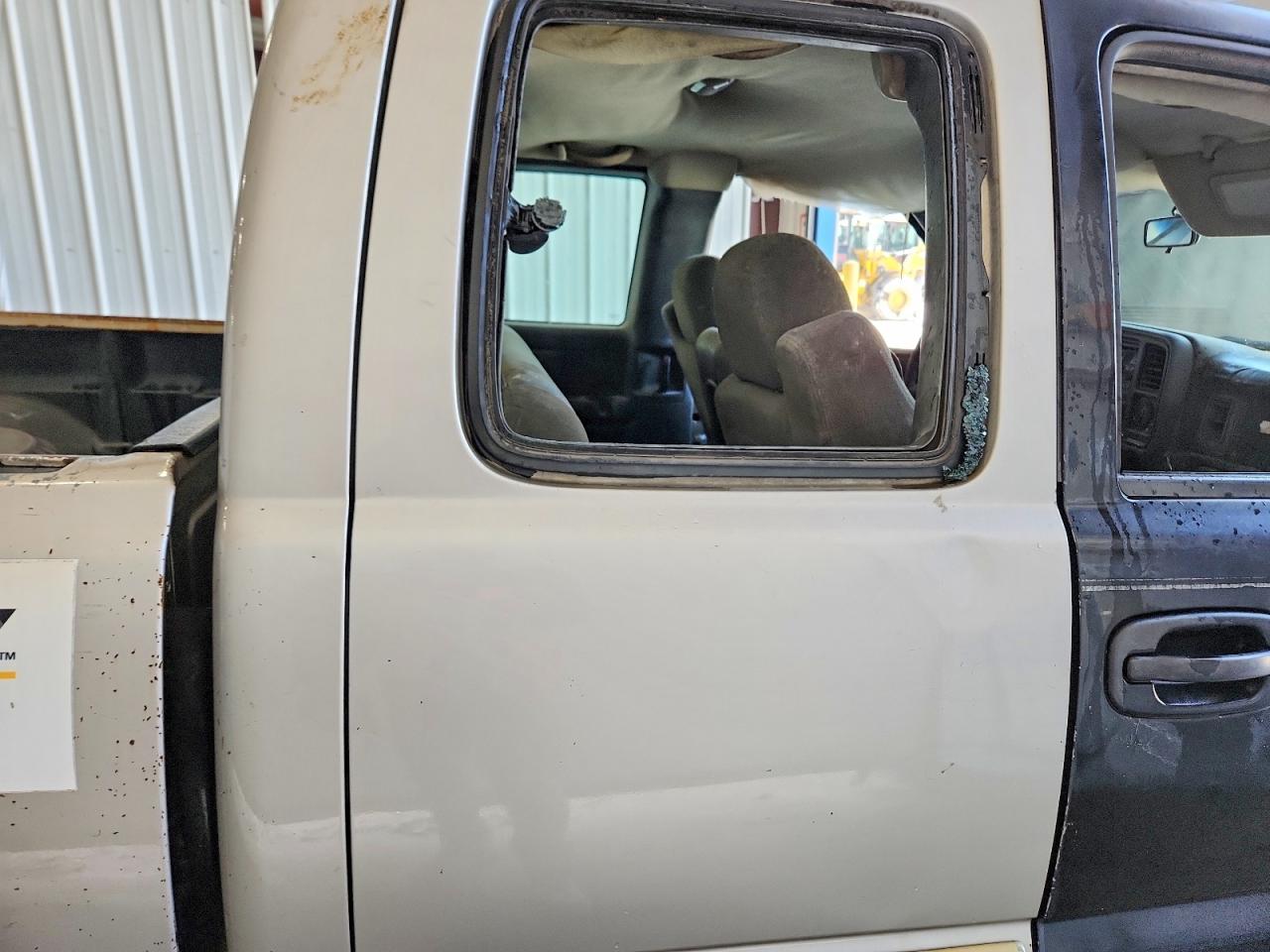 2004 Chevrolet Silverado C1500 Silver vin: 2GCEC19V141373981